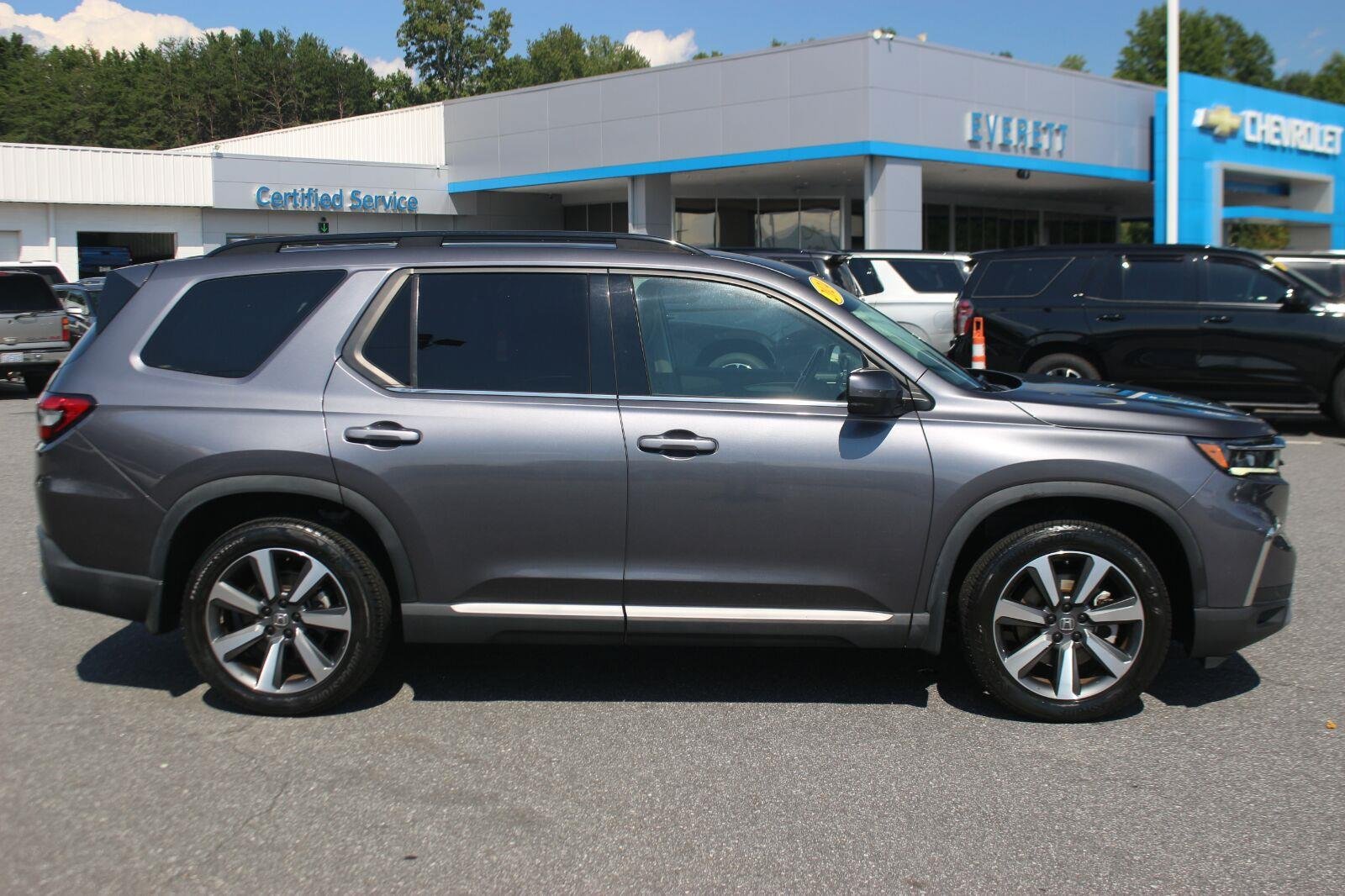 Used 2024 Honda Pilot Touring image 8