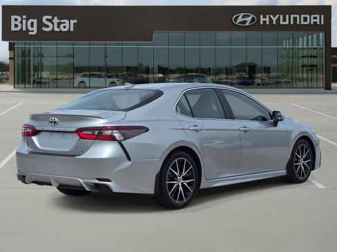 Used 2023 Toyota Camry SE w/ Audio Upgrade Package FWD image 4