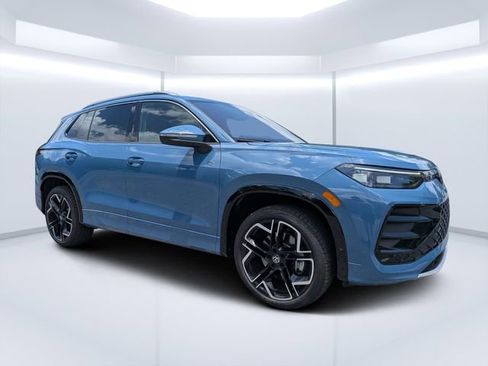 Certified 2025 Volkswagen Tiguan SEL R-Line AWD/4WD image 1