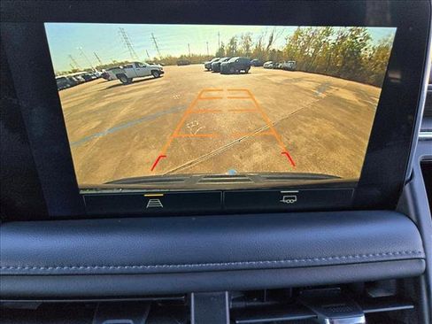 Used 2024 Chevrolet Suburban LT image 14