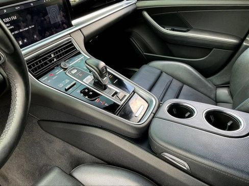 Used 2020 Porsche Panamera image 21