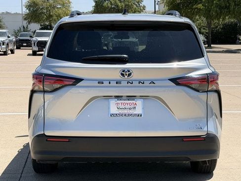Used 2022 Toyota Sienna LE FWD image 5