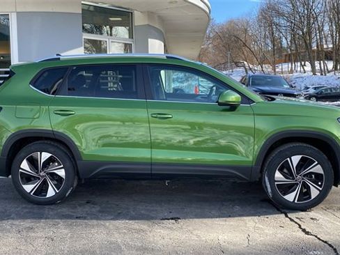 New 2026 Volkswagen Taos SE image 4