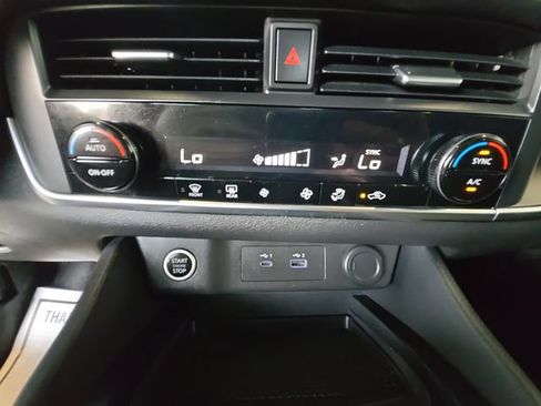 Used 2023 Nissan Rogue SV AWD/4WD image 17