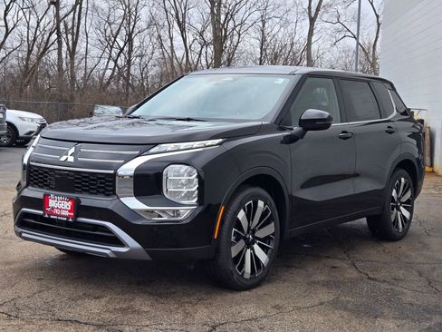 New 2026 Mitsubishi Outlander SE image 3