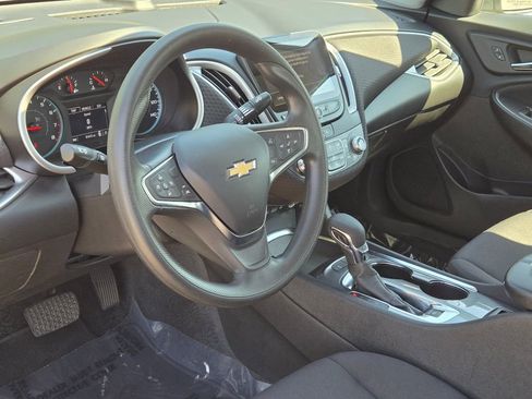 Used 2025 Chevrolet Malibu LT FWD image 17