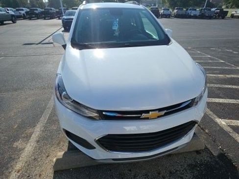 Used 2022 Chevrolet Trax LT w/ LT Convenience Package AWD/4WD image 14