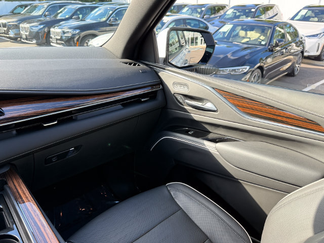 Used 2023 Cadillac Escalade Premium Luxury w/ LPO, Floor Liner Package AWD/4WD image 18
