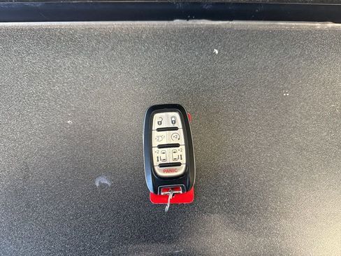 Used 2017 Chrysler Pacifica Touring-L Plus image 25