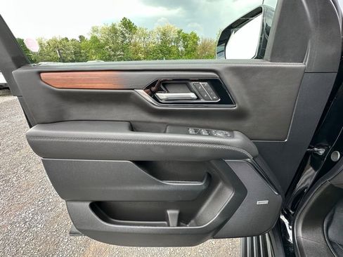 Used 2025 GMC Yukon Denali w/ Sun & Power Step Package AWD/4WD image 5
