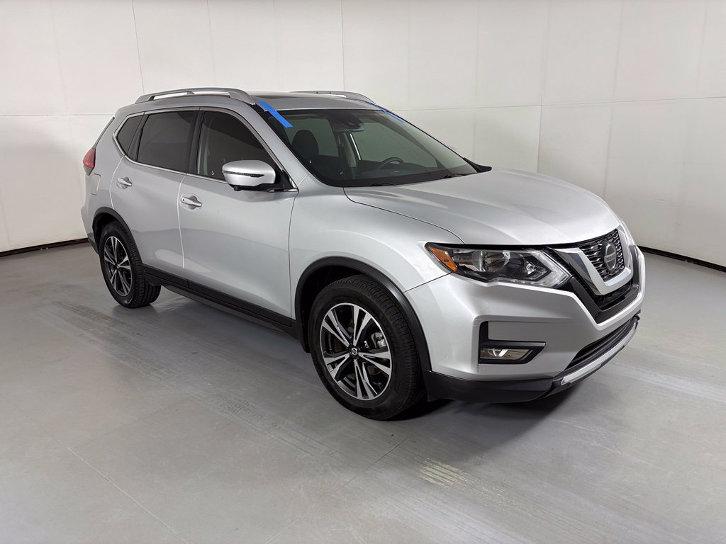 Used 2020 Nissan Rogue SV w/ Sun & Sound Touring Package FWD image 2