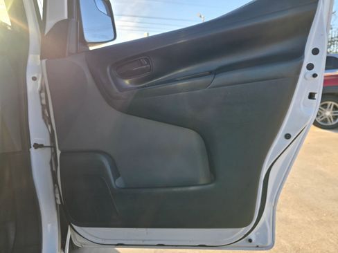 Used 2019 Nissan NV200 S image 32