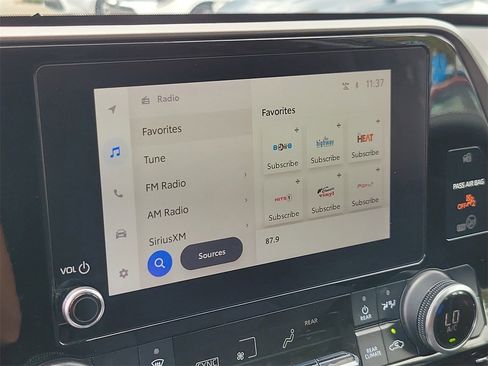 Used 2023 Toyota Highlander LE image 25