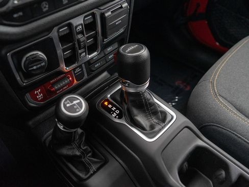 Used 2024 Jeep Gladiator Sport AWD/4WD image 20
