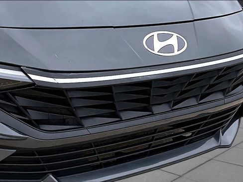 Used 2024 Hyundai Elantra SE FWD image 28