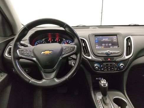 Used 2020 Chevrolet Equinox LT w/ Driver Convenience Package image 22