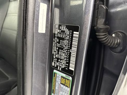 Used 2017 Kia Sorento EX image 35