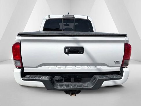 Used 2016 Toyota Tacoma TRD Sport w/ Towing Package image 6