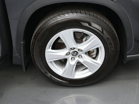 Certified 2024 Toyota Highlander LE image 39
