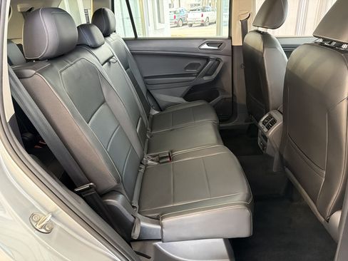 Used 2021 Volkswagen Tiguan SE w/ Panoramic Sunroof Package FWD image 29