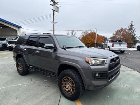 Used 2016 Toyota 4Runner Limited image 4