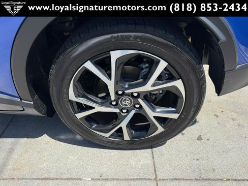 Used 2018 Toyota C-HR XLE FWD image 11