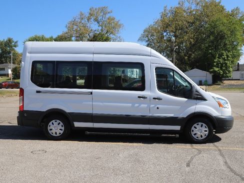 Used 2017 Ford Transit 350 XLT image 9