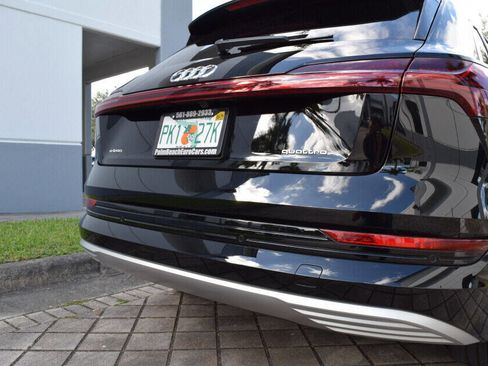 Used 2022 Audi e-tron Premium image 20