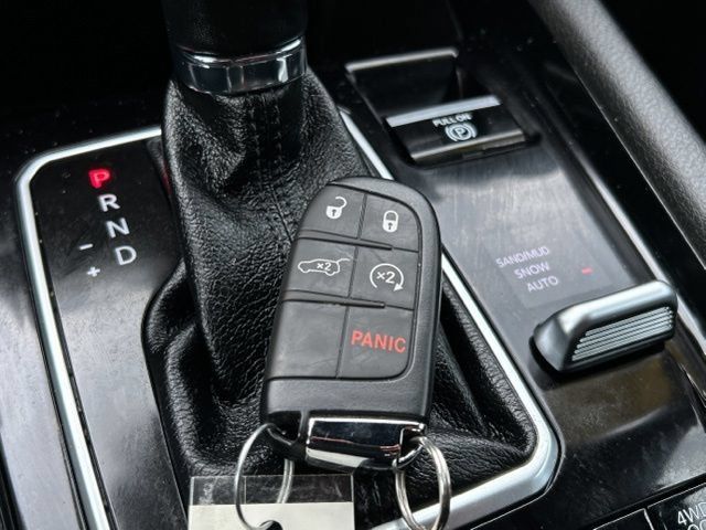 Used 2025 Jeep Compass Latitude w/ Convenience Group AWD/4WD image 47