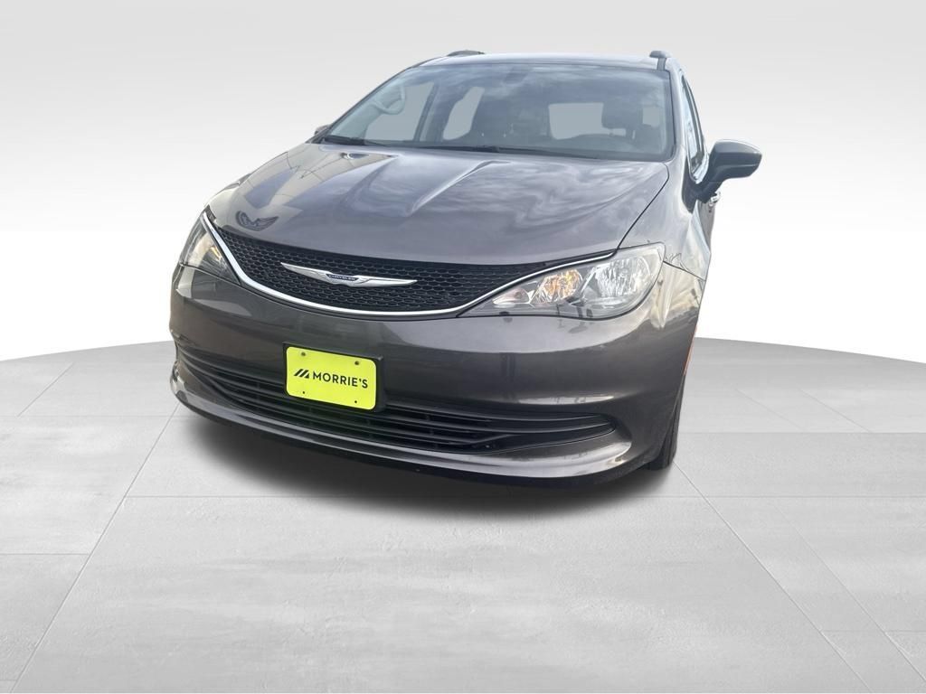 Used 2020 Chrysler Voyager Lxi FWD image 2