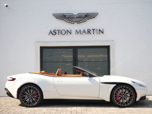 Used 2023 Aston Martin DB11 Volante RWD image 15
