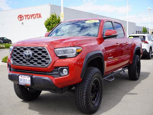 Used 2021 Toyota Tacoma TRD Off-Road w/ TRD Premium Off Road Package AWD/4WD image 8