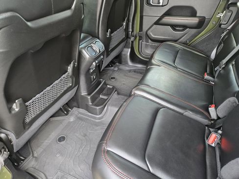 Used 2024 Jeep Wrangler Rubicon w/ Technology Group AWD/4WD image 10