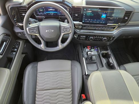 Used 2025 Chevrolet Silverado 1500 ZR2 image 12