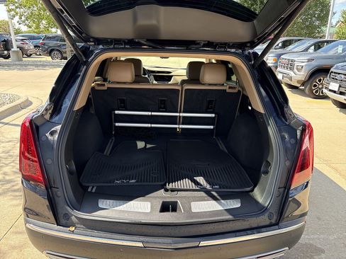 Used 2022 Cadillac XT5 Premium Luxury w/ Platinum Package AWD/4WD image 12