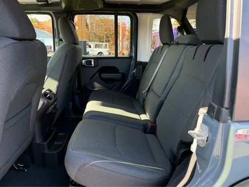 Used 2024 Jeep Wrangler Willys image 23