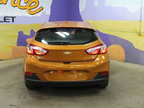 Used 2017 Chevrolet Cruze LT w/ LT Convenience Package FWD image 7