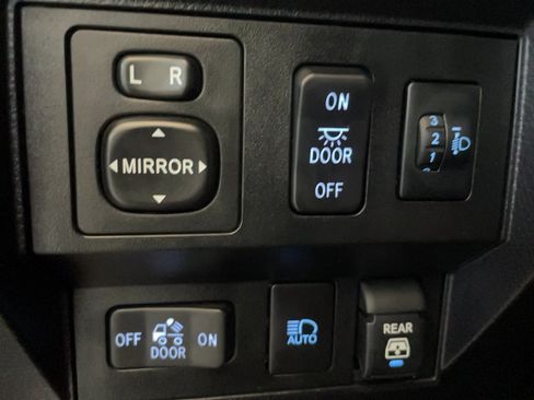 Used 2020 Toyota Tundra SR5 AWD/4WD image 21