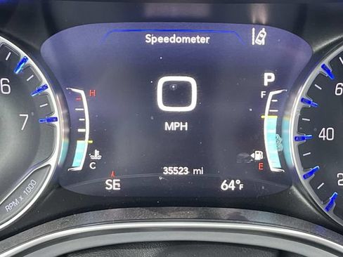 Used 2025 Chrysler Pacifica Limited FWD image 37