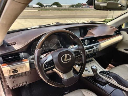 Used 2016 Lexus ES 350 w/ Luxury Package w/Wood Trim FWD image 15