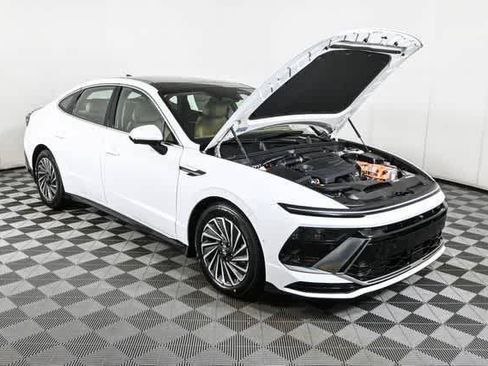 New 2025 Hyundai Sonata Limited FWD image 34
