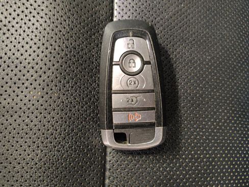 Used 2020 Ford Escape Titanium AWD/4WD image 32