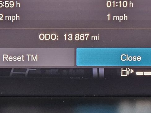 Certified 2023 Volvo XC40 B4 Plus w/ Protection Package Premier image 22