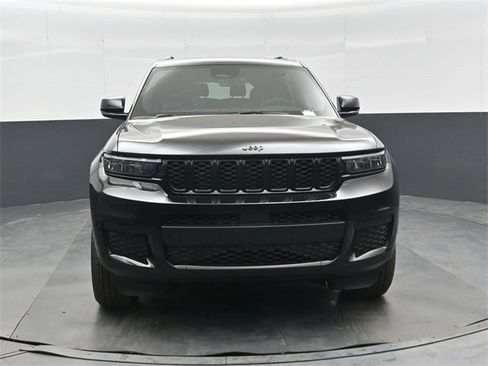 New 2025 Jeep Grand Cherokee L Altitude image 9