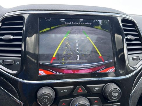 Used 2022 Jeep Grand Cherokee Limited image 24