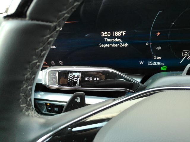 Used 2023 Cadillac Lyriq AWD image 42