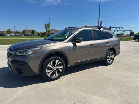 Used 2022 Subaru Outback Limited AWD/4WD image 2