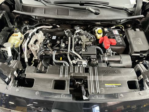 Used 2025 Nissan Kicks SV AWD/4WD image 32