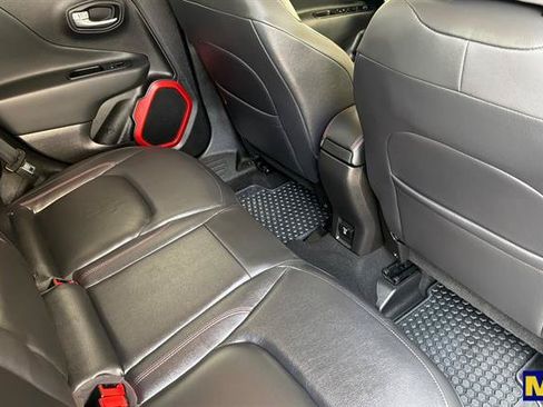 Used 2017 Jeep Renegade Trailhawk w/ Premium Trailhawk Package AWD/4WD image 18