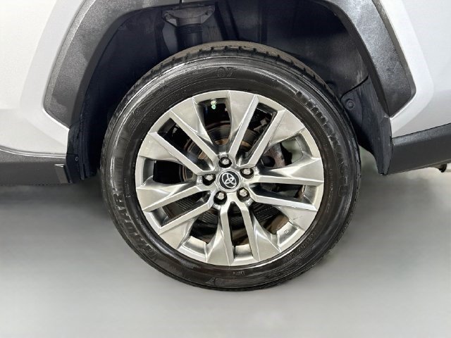 Used 2019 Toyota RAV4 XLE Premium FWD image 31
